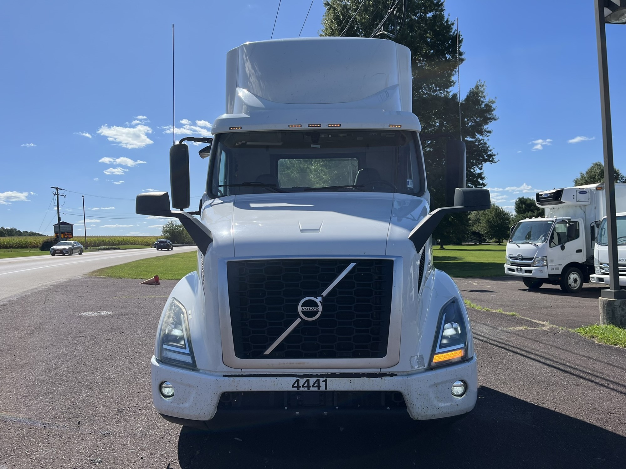 2021 VOLVO VNR 2021 VOLVO VNR - image 2 of 6