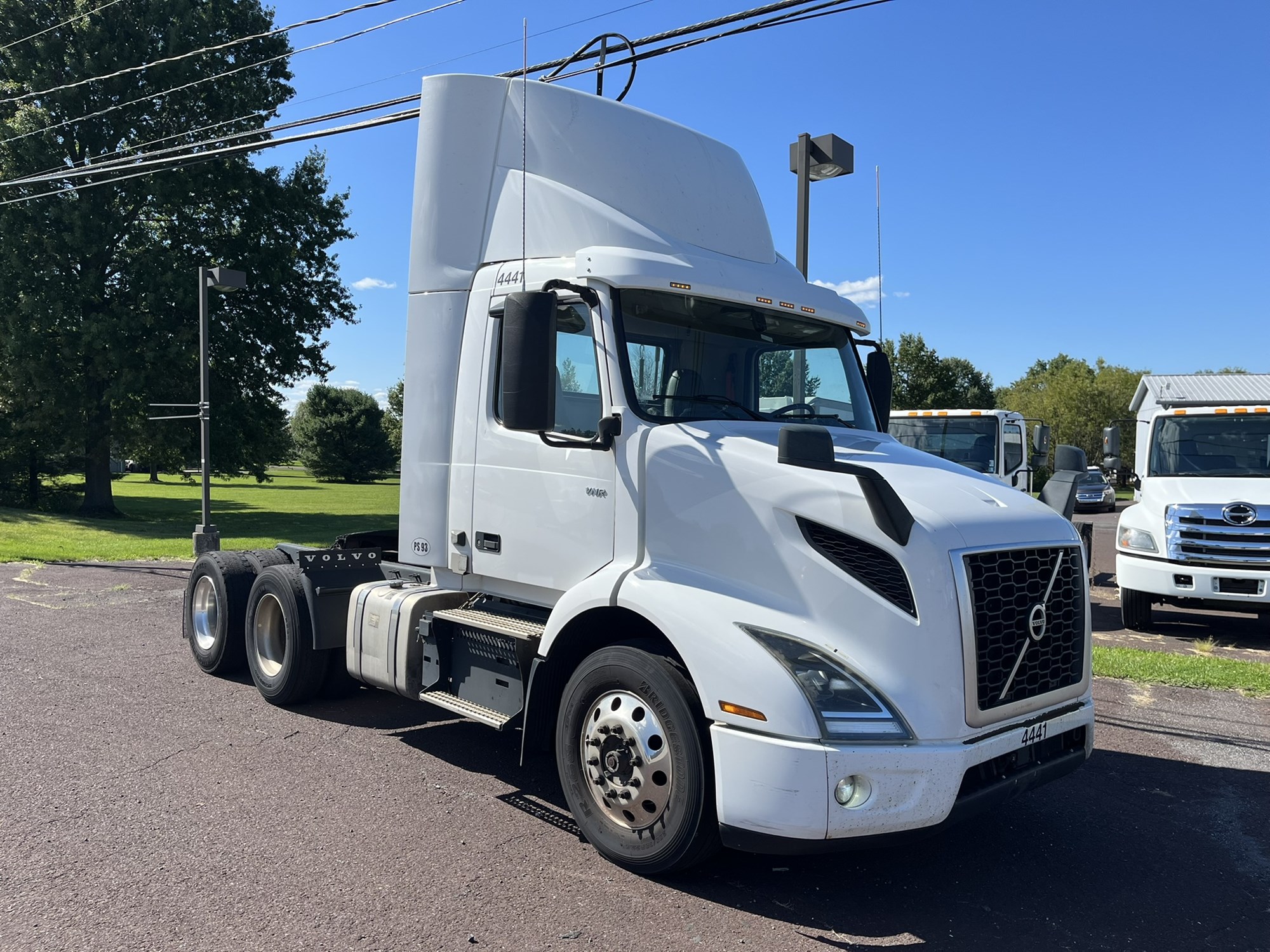 2021 VOLVO VNR 2021 VOLVO VNR - image 3 of 6