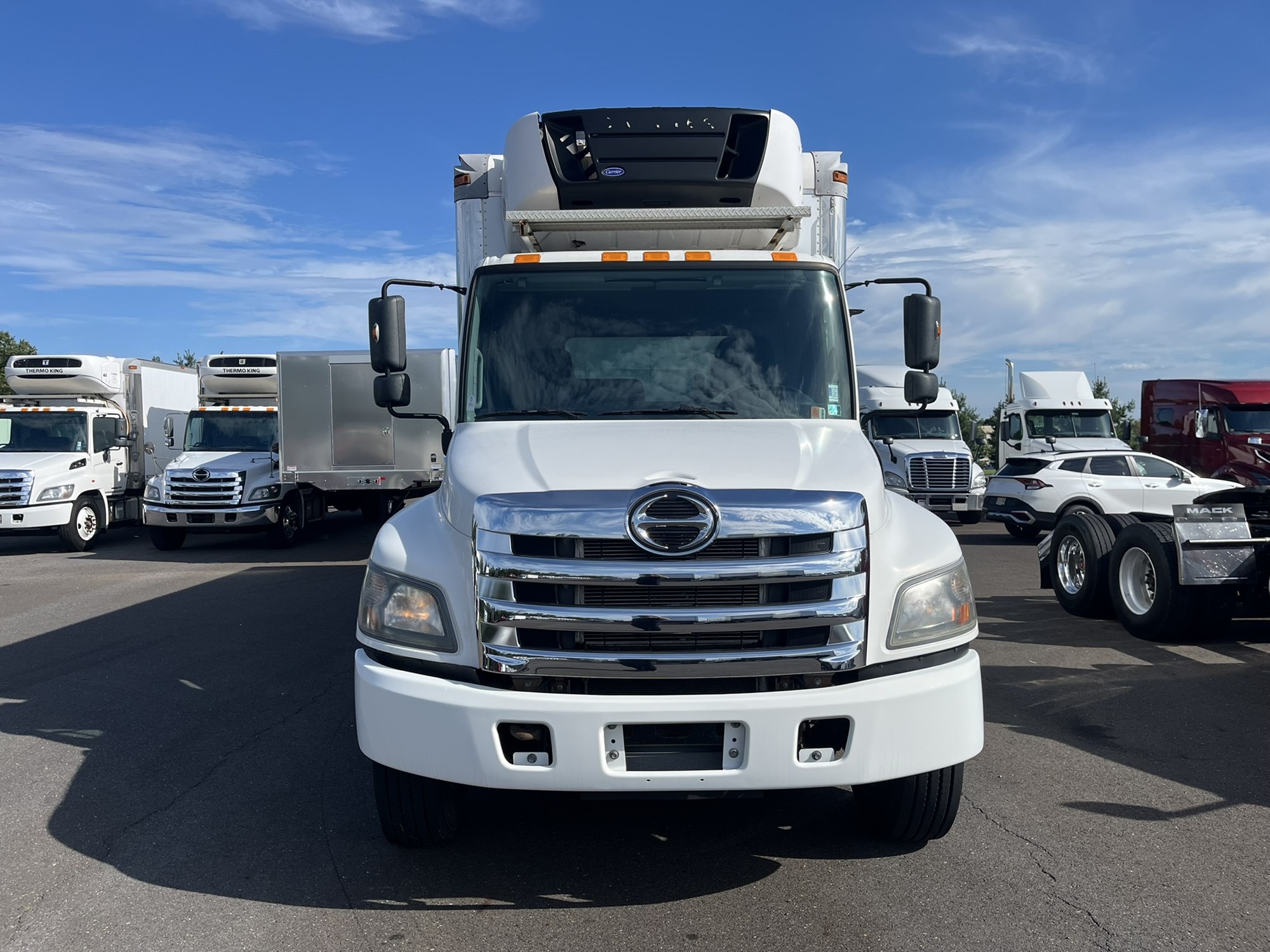 2018 HINO 268A 2018 HINO 268A - image 2 of 6