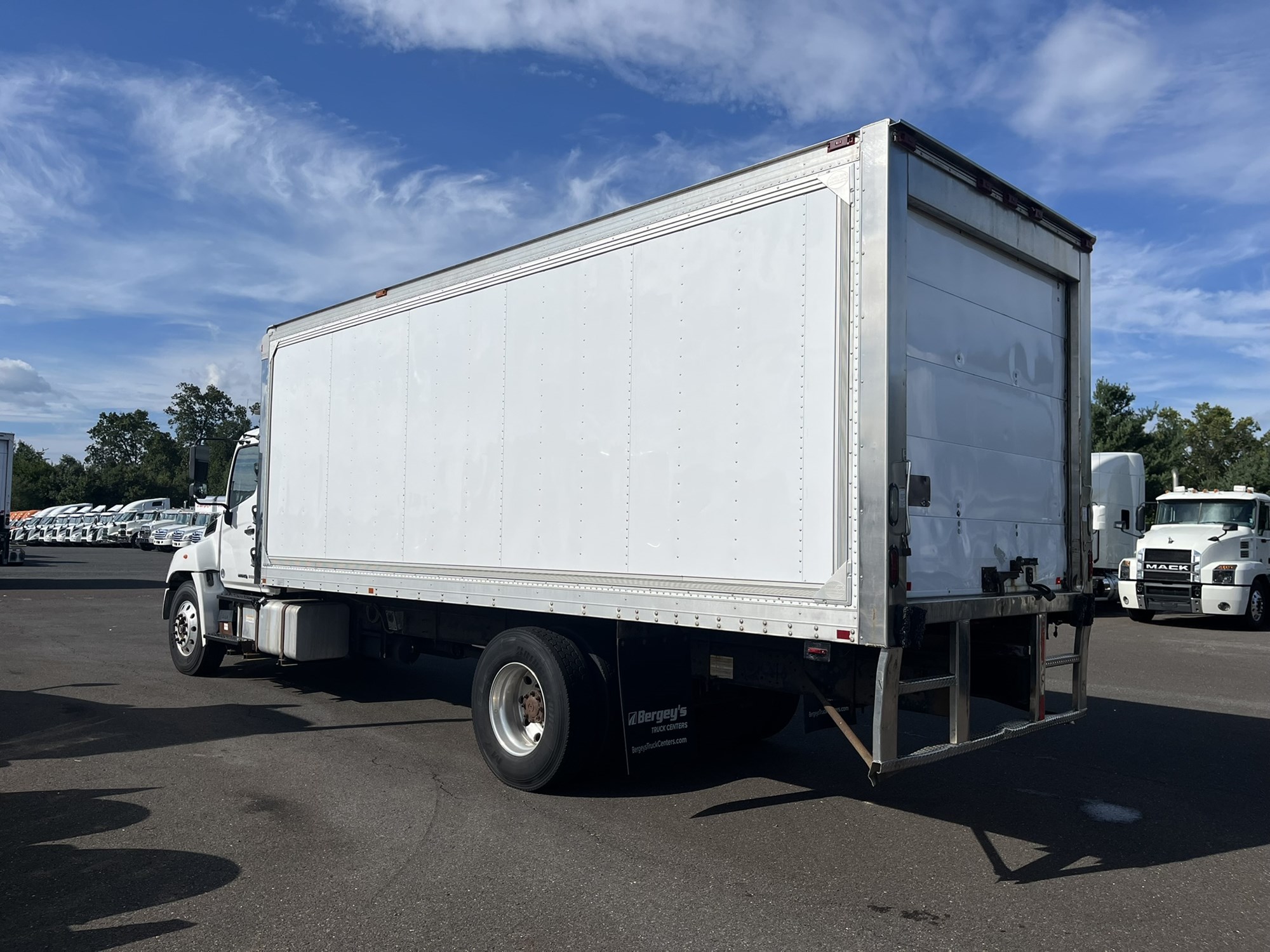 2018 HINO 268A 2018 HINO 268A - image 6 of 6