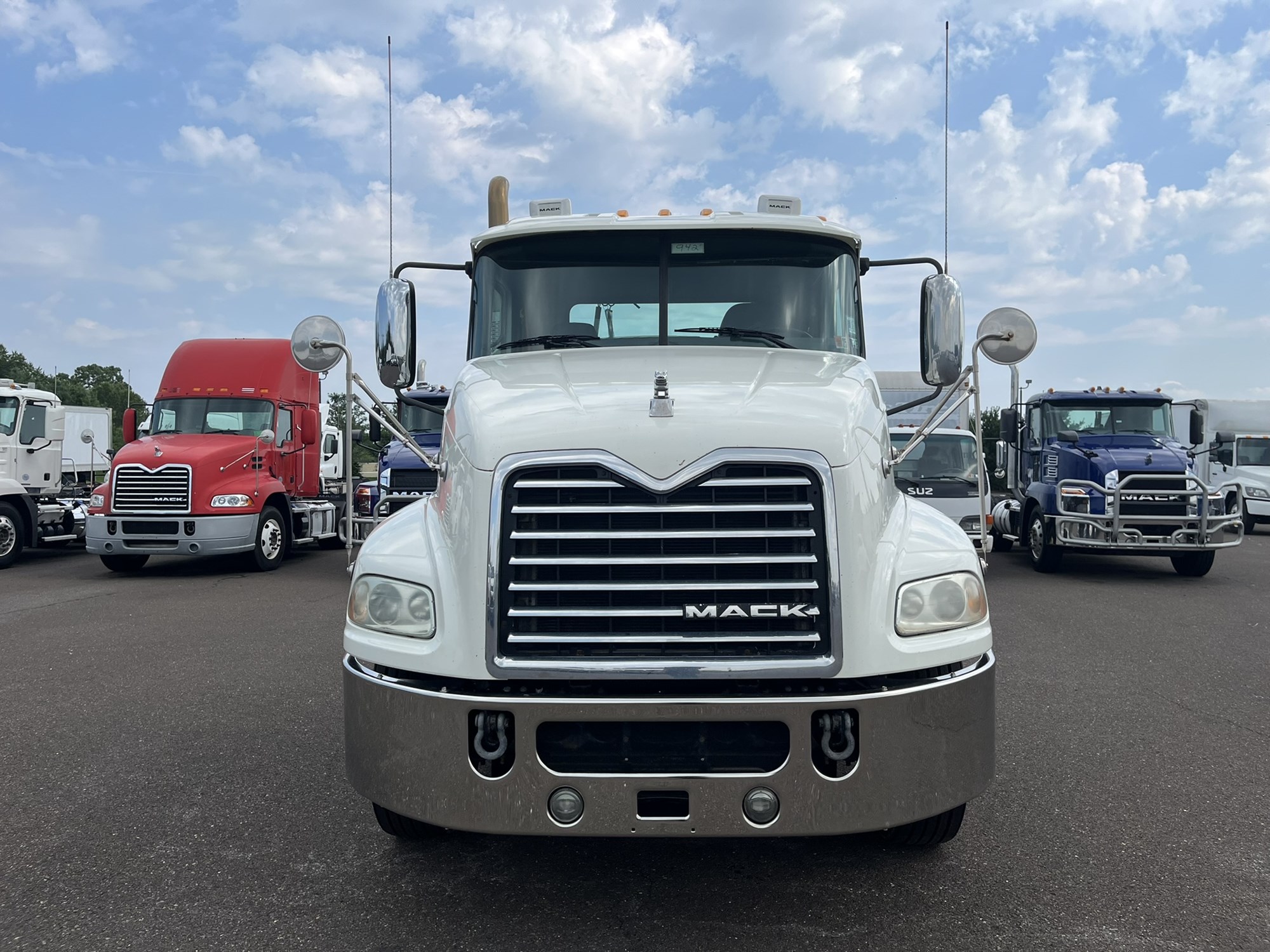 2019 MACK CXU613 2019 MACK CXU613 - image 2 of 6