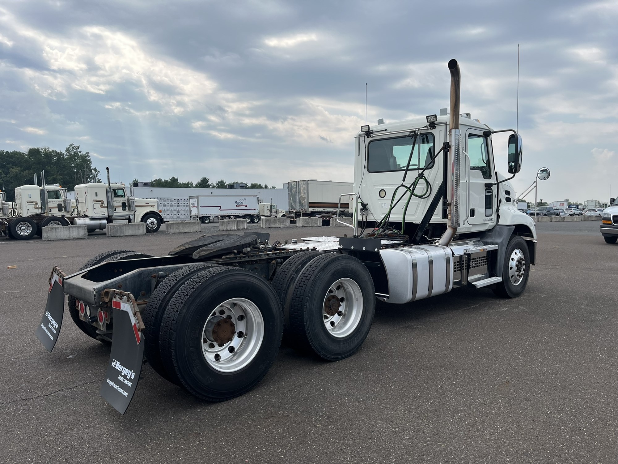 2019 MACK CXU613 2019 MACK CXU613 - image 4 of 6