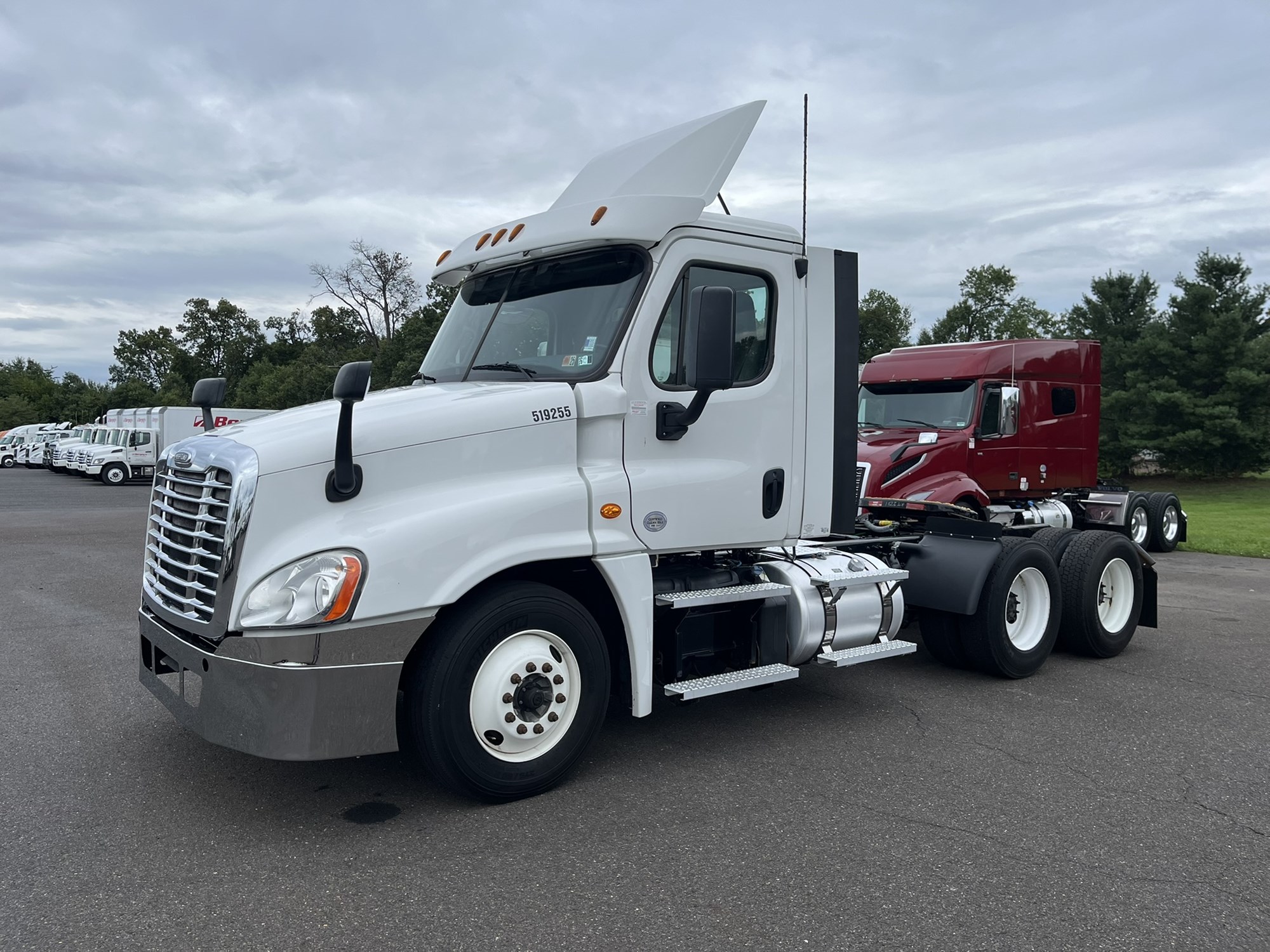 2019 FREIGHTLINER CASCADIA 2019 FREIGHTLINER CASCADIA - image 1 of 6