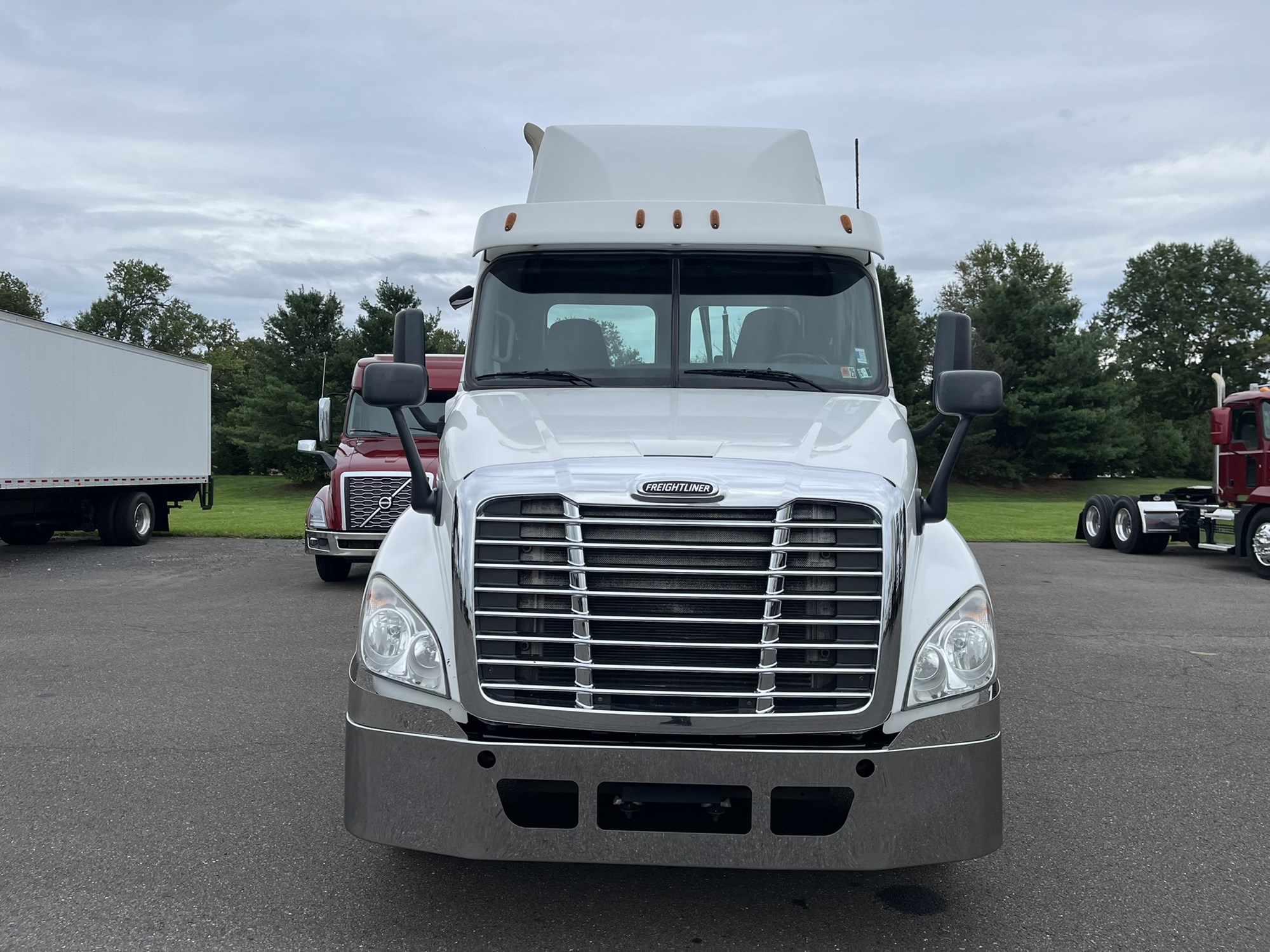 2019 FREIGHTLINER CASCADIA 2019 FREIGHTLINER CASCADIA - image 2 of 6