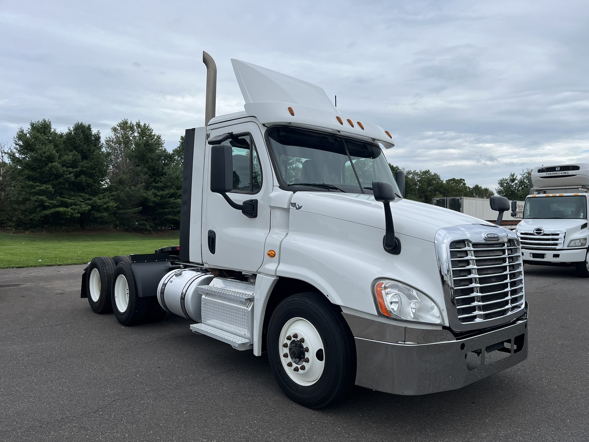 2019 FREIGHTLINER CASCADIA 2019 FREIGHTLINER CASCADIA - image 3 of 6