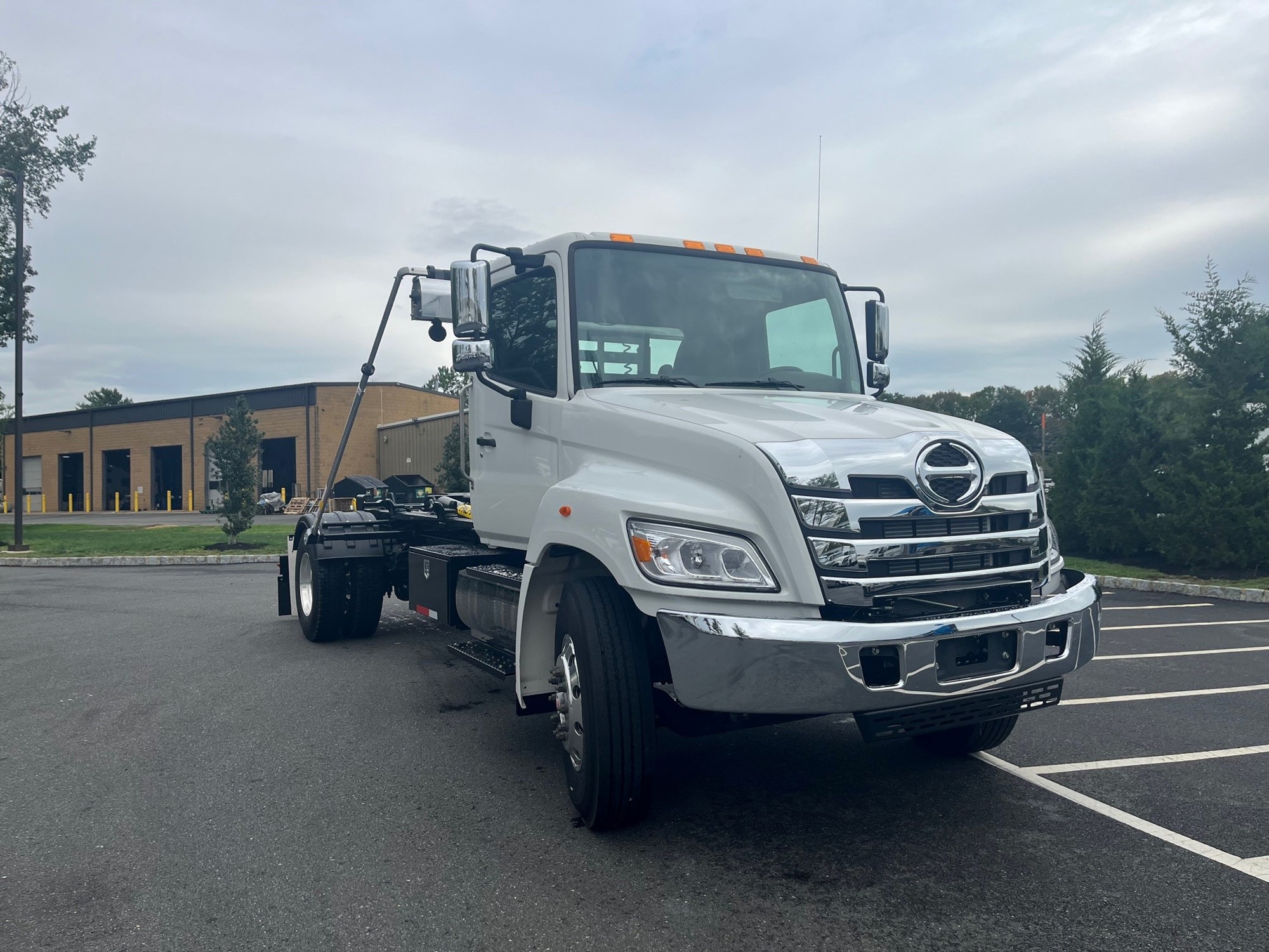 2026 HINO XL8 2026 HINO XL8 - image 2 of 4