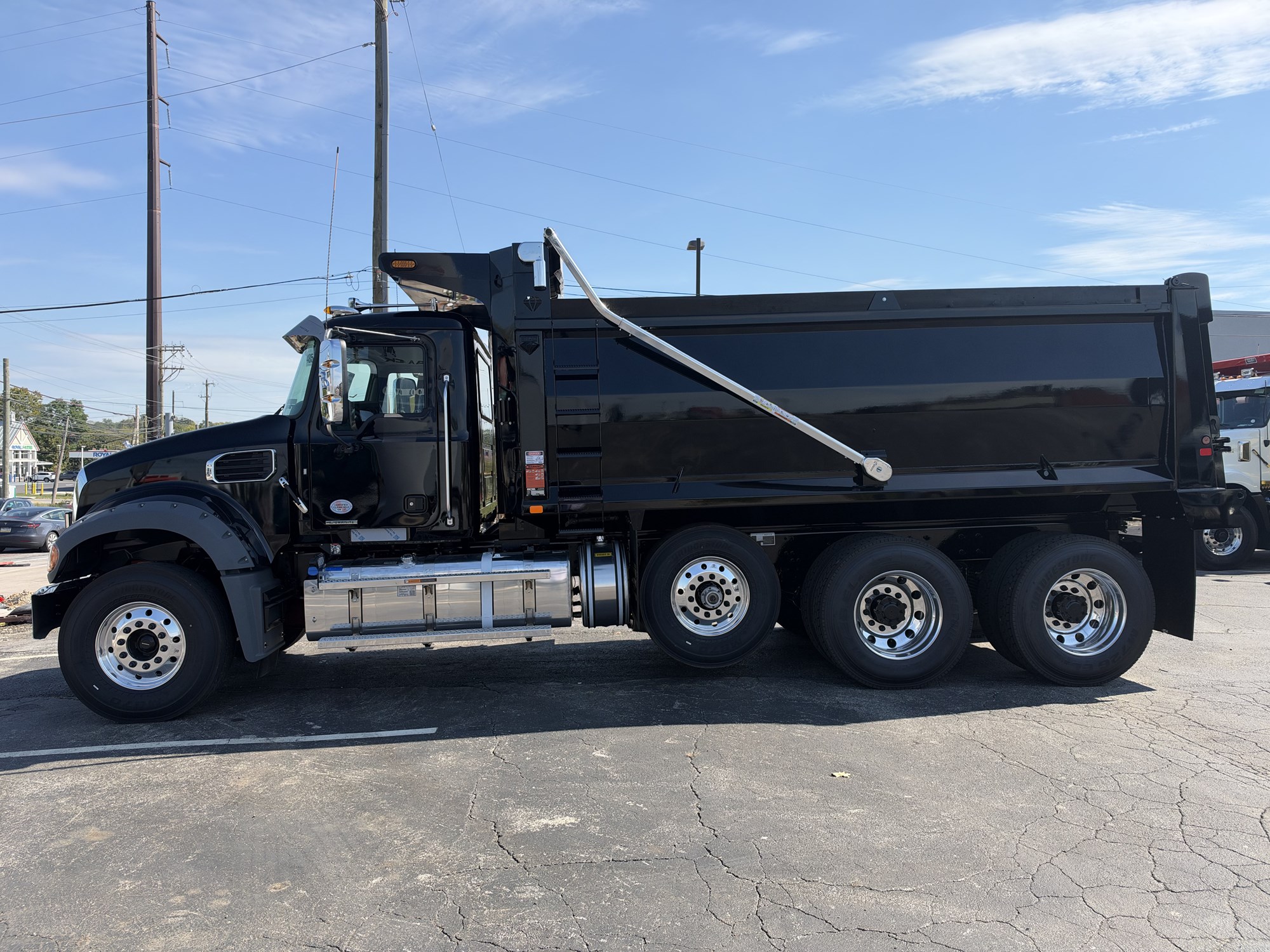 2027 MACK GR64F 2027 MACK GR64F - image 1 of 5
