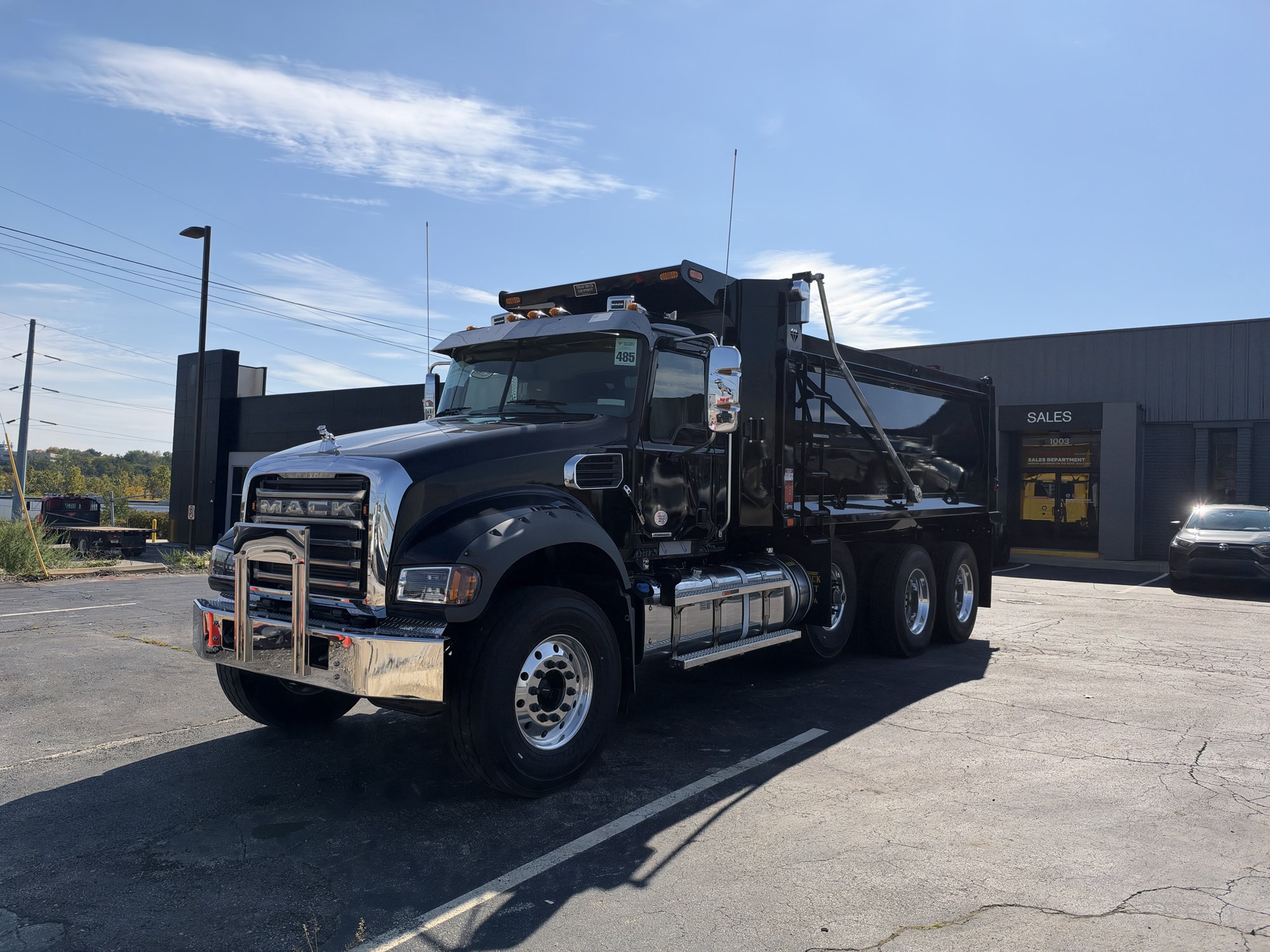2027 MACK GR64F 2027 MACK GR64F - image 2 of 5