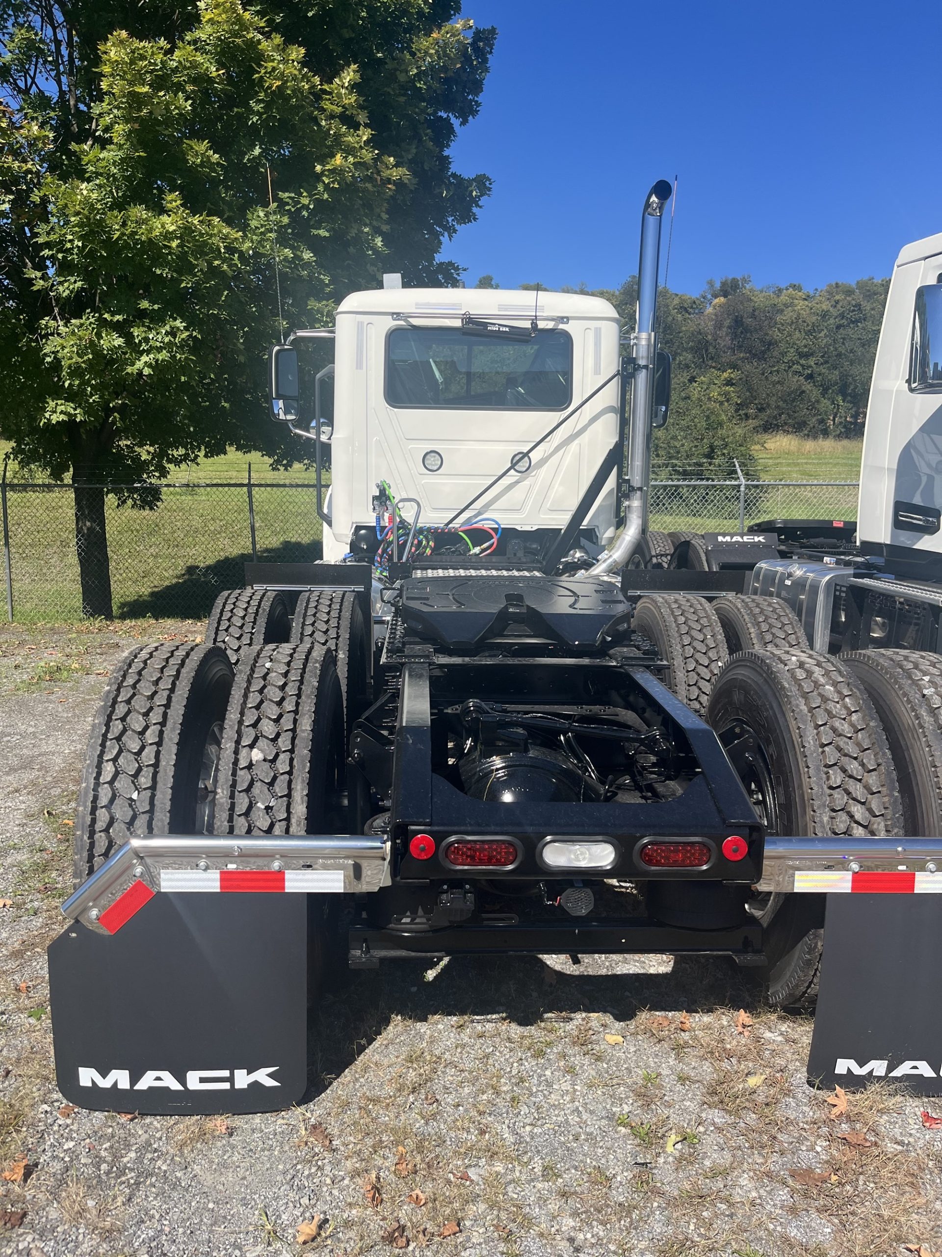 2027 MACK Pinnacle 64T DC 2027 MACK Pinnacle 64T DC - image 1 of 4