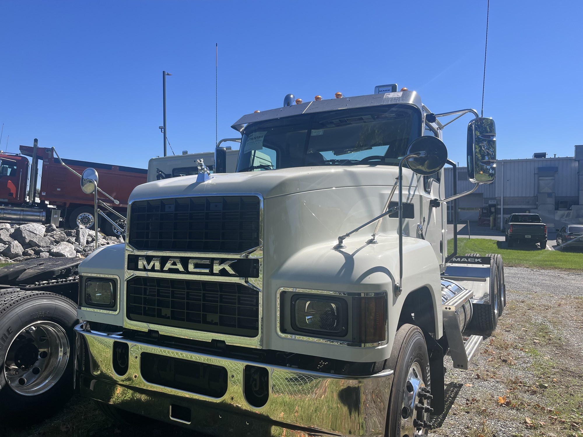 2027 MACK Pinnacle 64T DC 2027 MACK Pinnacle 64T DC - image 2 of 4