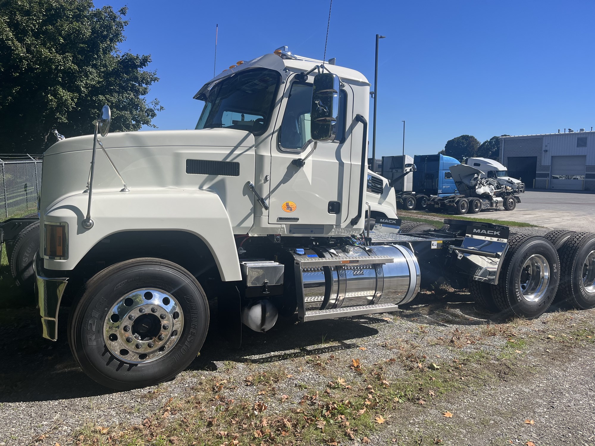 2027 MACK Pinnacle 64T DC 2027 MACK Pinnacle 64T DC - image 2 of 4