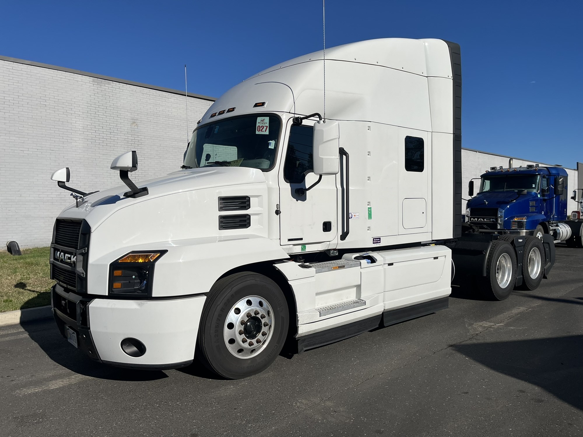 2023 MACK ANTHEM 2023 MACK ANTHEM - image 1 of 6