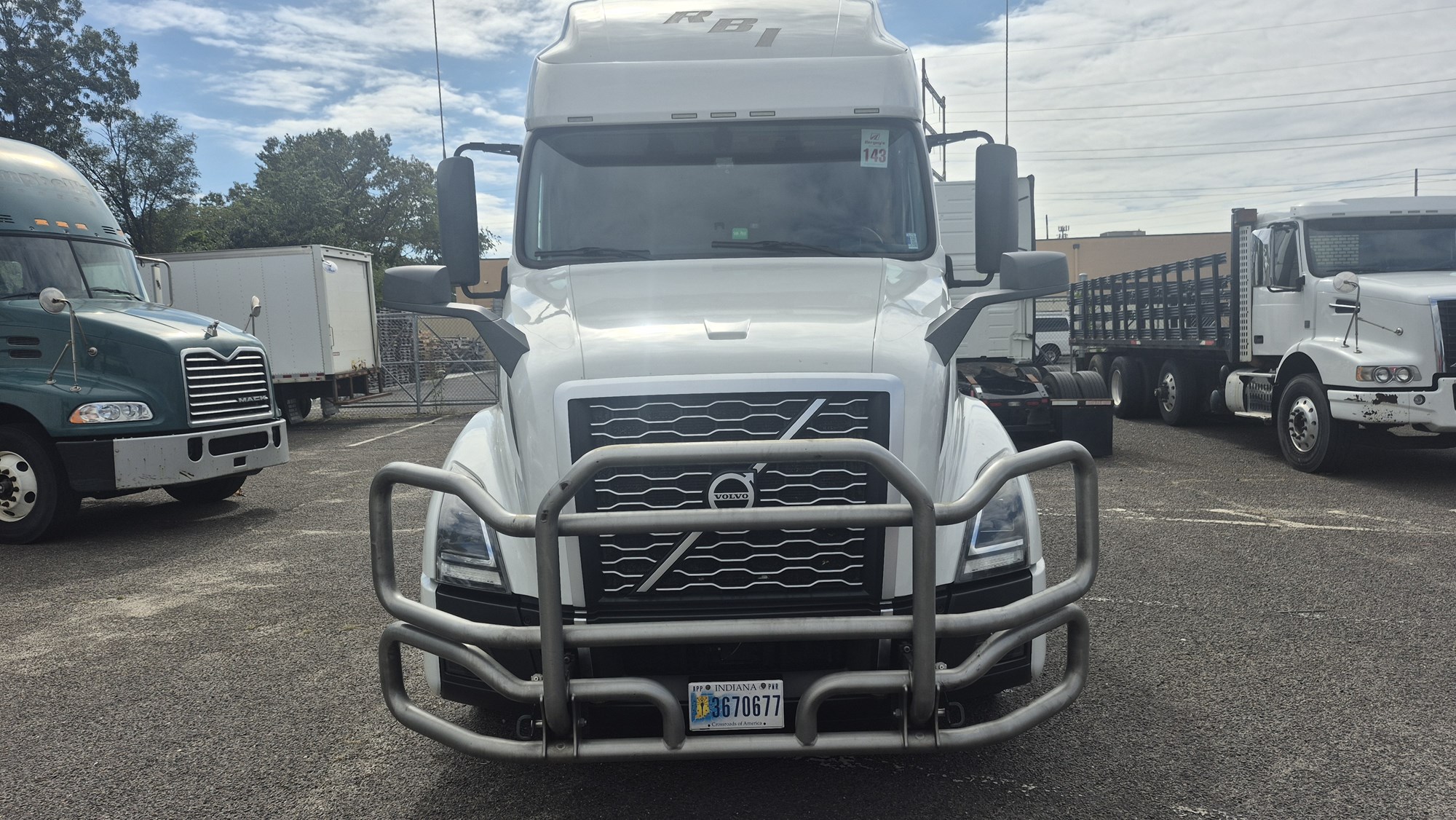 2022 VOLVO VNL64T760 2022 VOLVO VNL64T760 - image 2 of 6