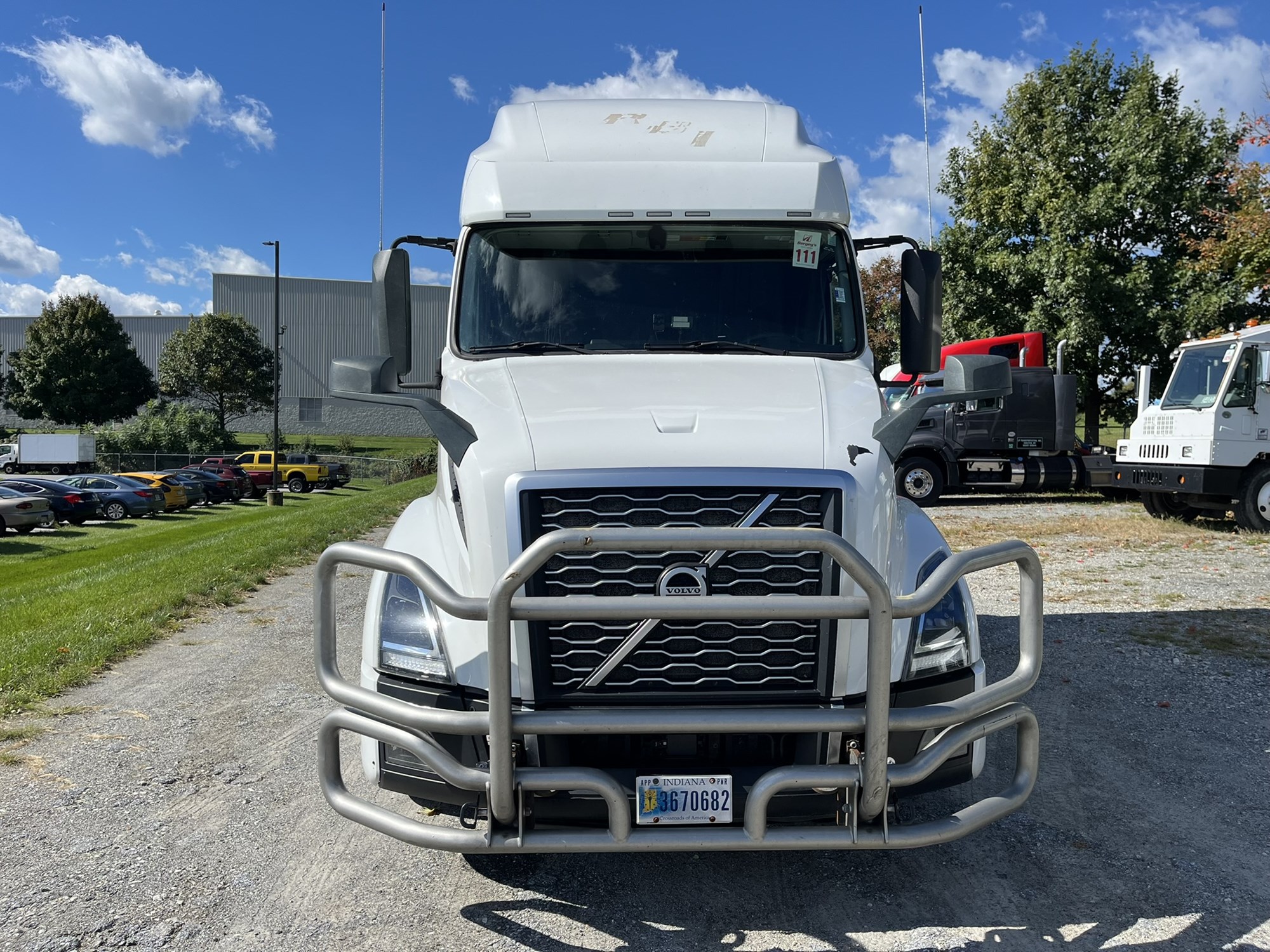 2022 VOLVO VNL 760 2022 VOLVO VNL 760 - image 2 of 6