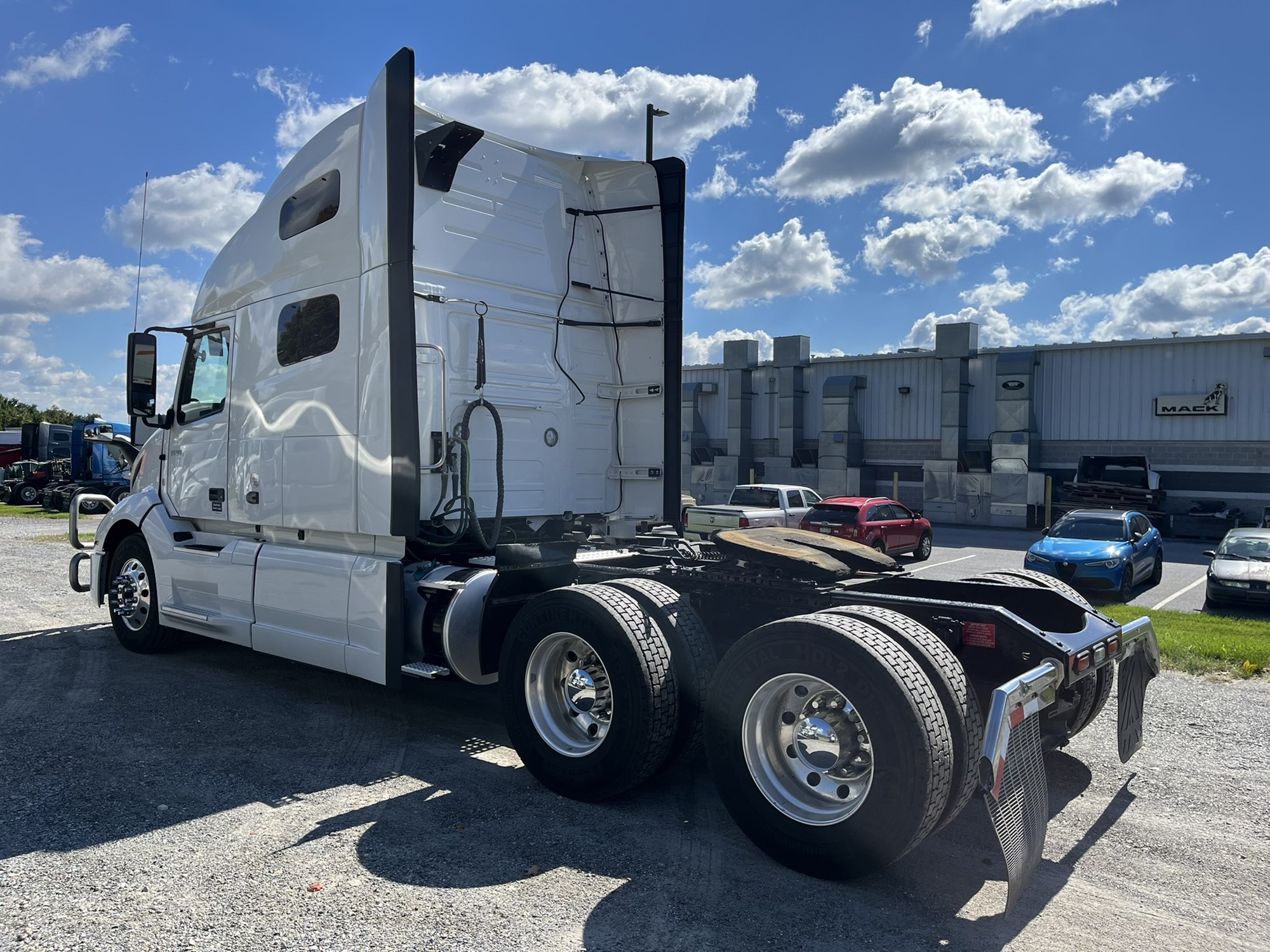 2022 VOLVO VNL 760 2022 VOLVO VNL 760 - image 6 of 6