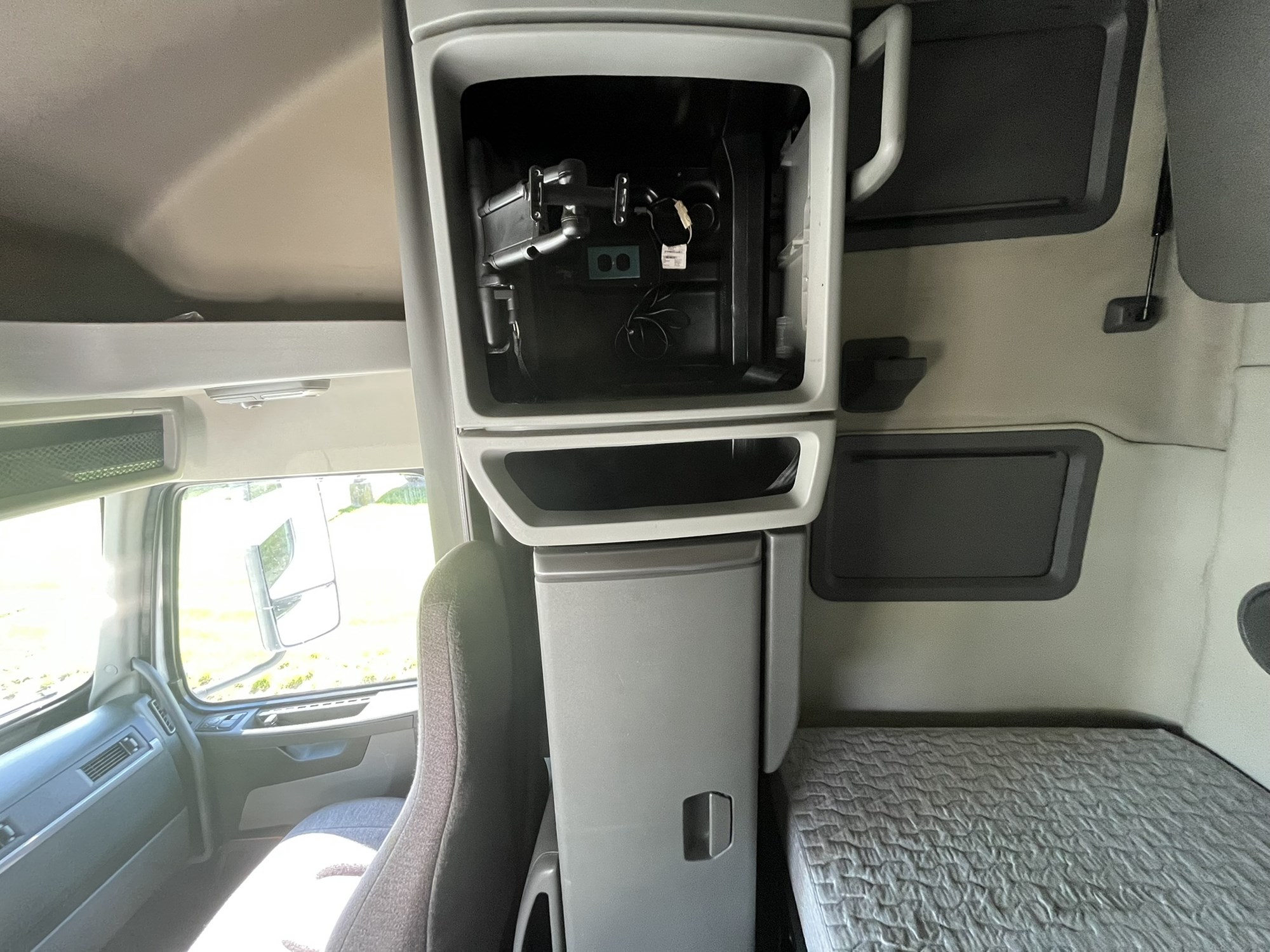 2022 VOLVO VNL 760 1121892-11 2022 VOLVO VNL 760 1121892-11