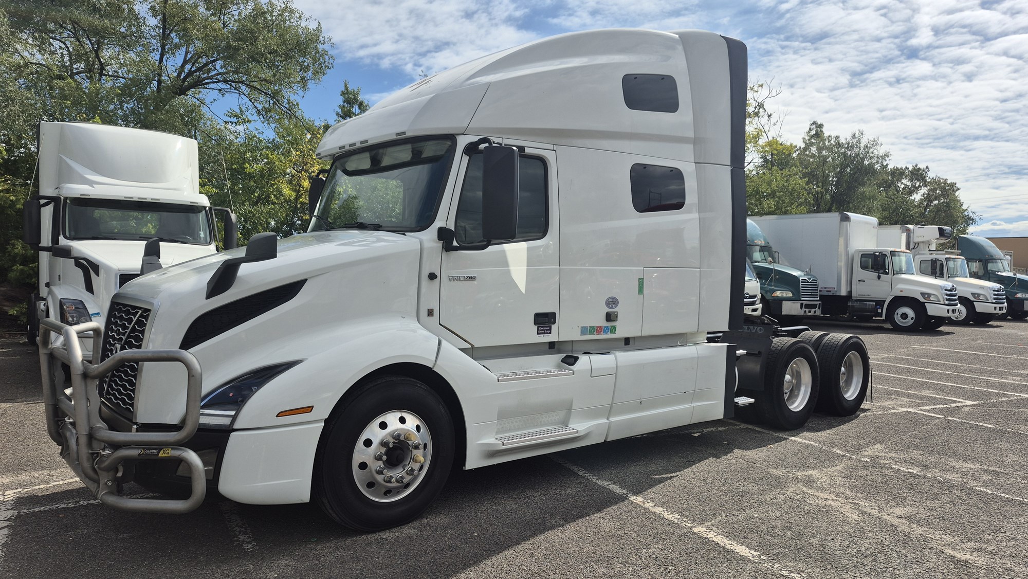 2022 VOLVO VNL 760 2022 VOLVO VNL 760 - image 1 of 6