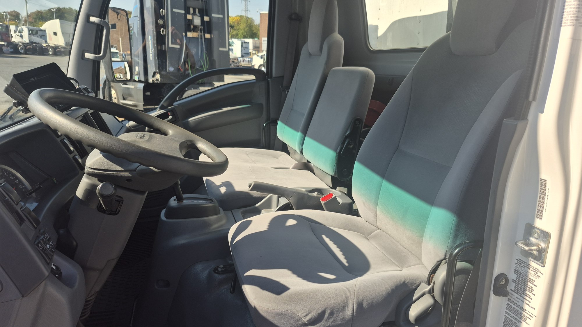 2022 ISUZU NPR 2022 ISUZU NPR - image 6 of 6