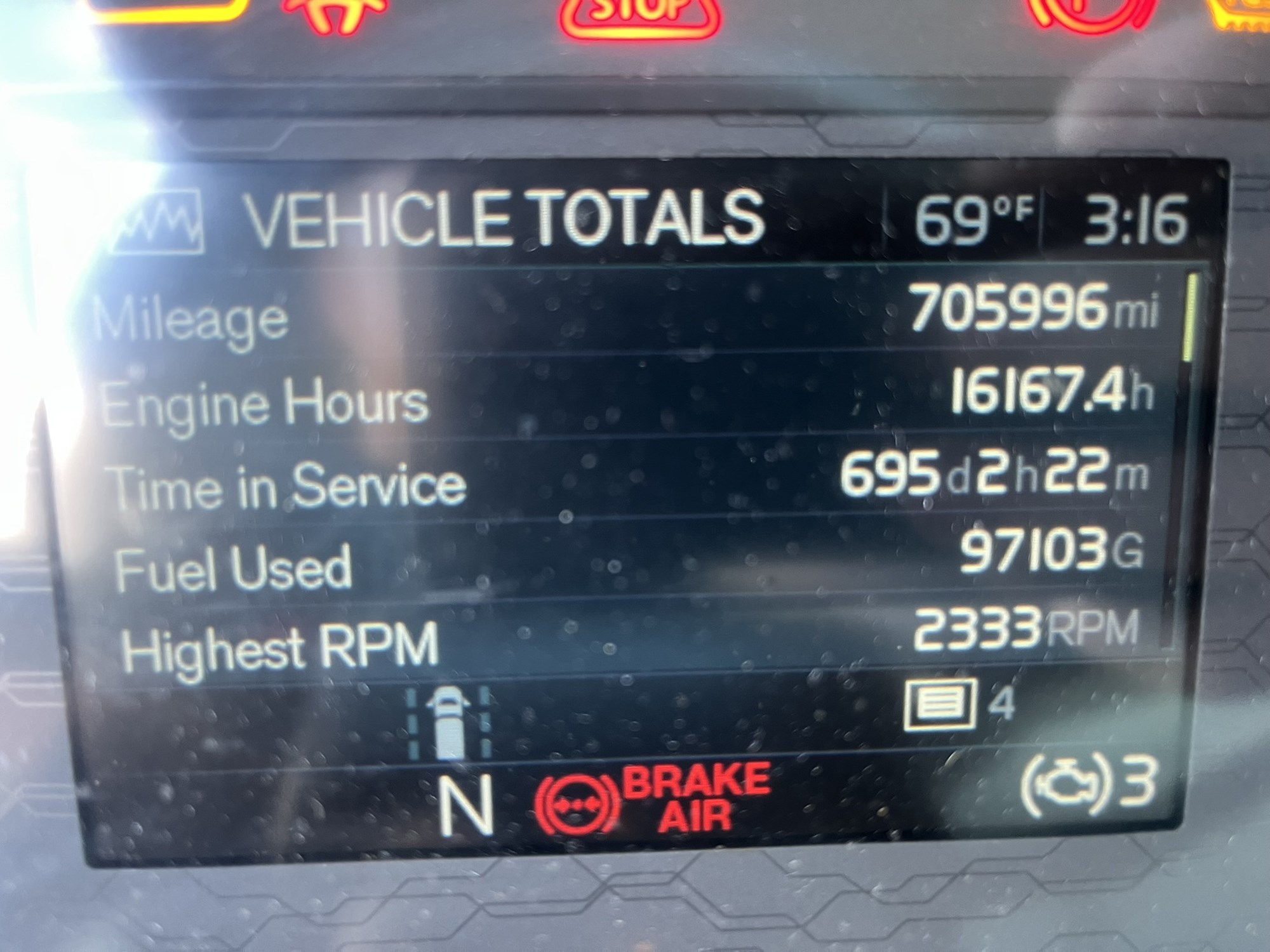 2021 VOLVO VNR 2021 VOLVO VNR - image 2 of 3