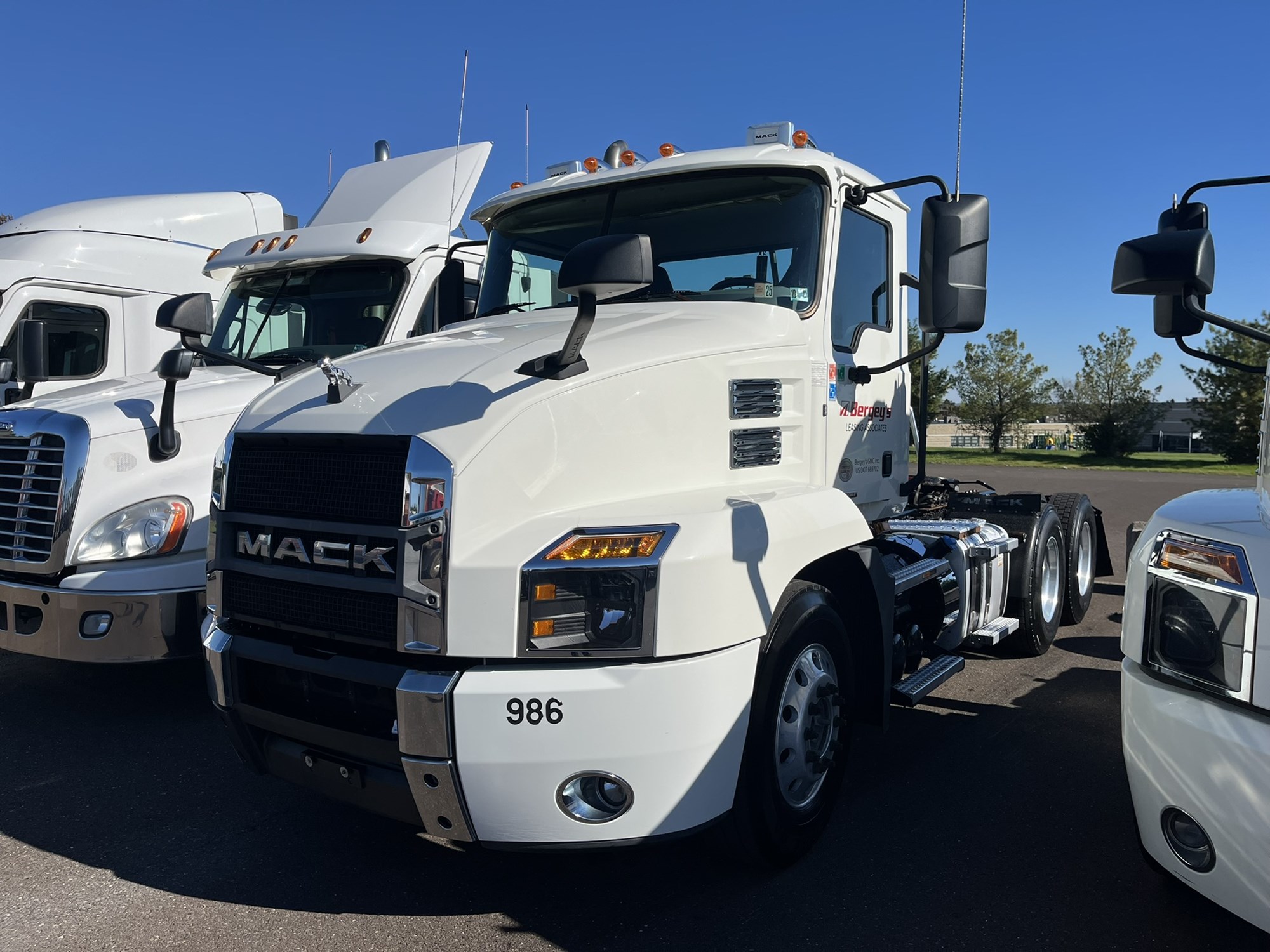 2019 MACK AN64T 2019 MACK AN64T - image 1 of 3